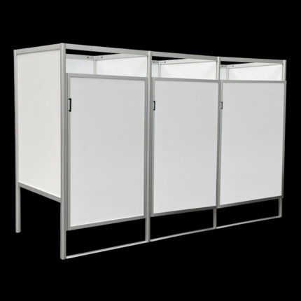 Kleedkamers 3 op een rij wit HxBxD 200x300x100cm FLX met aluminium frame, PVC planelen en afsluitbare deuren, voor winkels en evenementen.