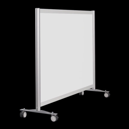 Witte wand op wielen, 115cm hoog en 145cm breed, te gebruiken als scheidingswand, expositiewand, expopaneel of posterbord.