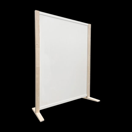 Witte expositiewand Expopillarwand met whitewash houten staanders en voeten, hoog 193 cm en breed 150 cm. Ook te gebruiken als scheidingswand, expopaneel of posterbord.