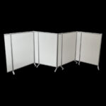 Wanden met aanzetstukken in een zigzag-opstelling