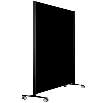 Volledig zwarte wand op wielen hoog 197cm en breed 203cm, ook te gebruiken als scheidingswand, expositiewand, expopaneel of posterbord.