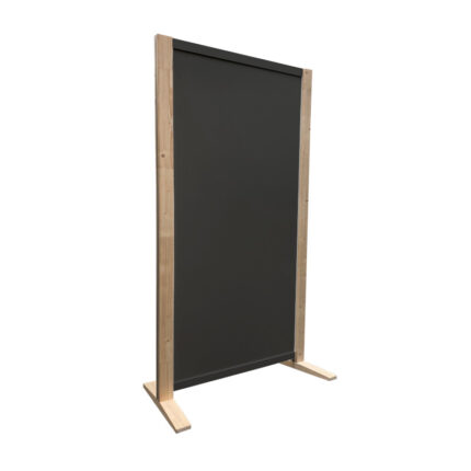 Zwarte expositiewand Expopillarwand met blank houten staanders en voeten, hoog 193cm en breed 109 cm. Ook te gebruiken als scheidingswand, expopaneel of posterbord.