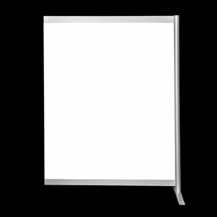 Witte wand aanbouw op voeten, 190cm hoog en 140cm breed. Ook te gebruiken als scheidingswand, expositiewand, expopaneel of posterbord.