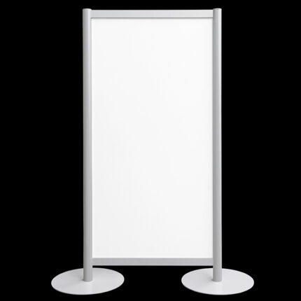 Witte wand basis, op schijven, 252cm hoog en 104cm breed. Ook te gebruiken als scheidingswand, expositiewand, expopaneel of posterbord.