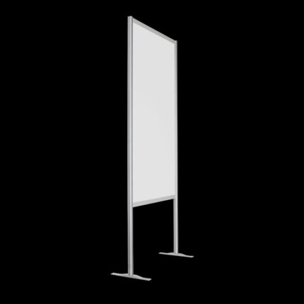Witte wand, open onderzijde, op voeten, hoog 252cm en breed 104cm. Ook te gebruiken als scheidingswand, expositiewand, expopaneel of posterbord.