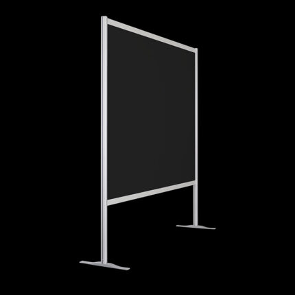 Zwarte wand, open onderzijde, op voeten, 190cm hoog en 186cm breed. Ook te gebruiken als scheidingswand, expositiewand, expopaneel of posterbord.
