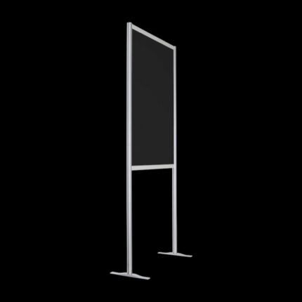 Zwarte wand, open onderzijde, op voeten, 228cm hoog en 104cm breed. Ook te gebruiken als scheidingswand, expositiewand, expopaneel of posterbord.