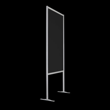 Zwarte wand, open onderzijde, op voeten, 252cm hoog en 104cm breed. Ook te gebruiken als scheidingswand, expositiewand, expopaneel of posterbord.