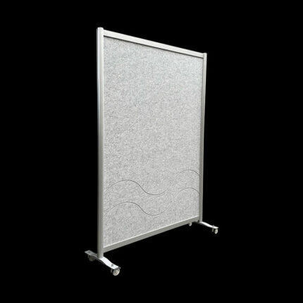 Mobiele akoestische wand van witgrijs vilt op wielen 197x130 cm, geluidswerende scheidingswand voor kantoor, beurs, expositie en flexibele werkruimtes.